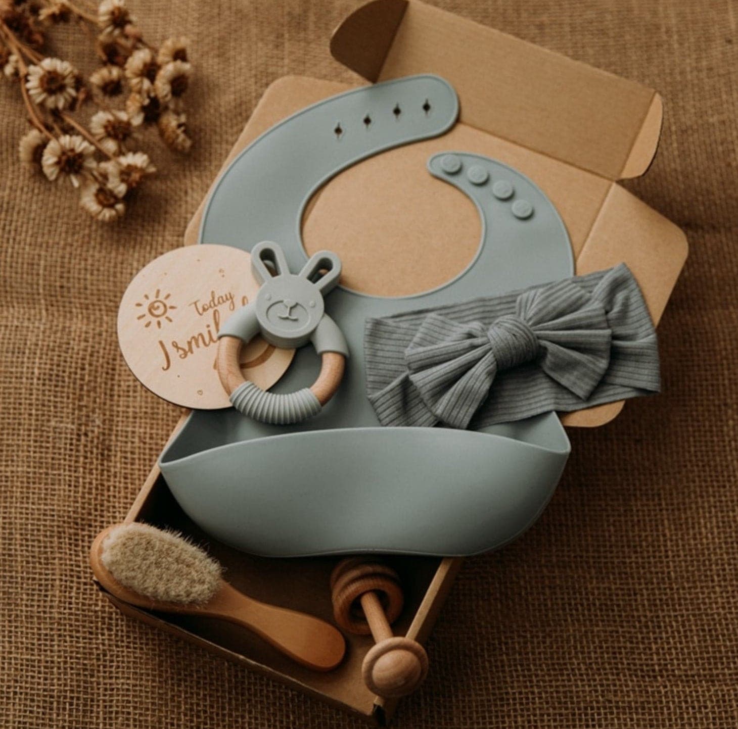 Newborn Baby Hamper  |  Silicone Gift Set | Baby Boy Hamper | Silicone-
 This handmade , adorable baby hamper has been carefully made and packaged with love for a very special baby girl / or boy.Product Info -This luxe hamper includes:--Bijou Bubs