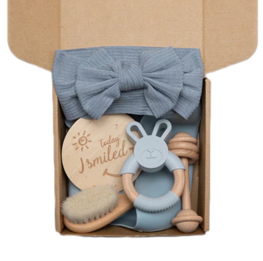 Newborn Baby Hamper  |  Silicone Gift Set | Baby Boy Hamper | Silicone-
 This handmade , adorable baby hamper has been carefully made and packaged with love for a very special baby girl / or boy.Product Info -This luxe hamper includes:--Bijou Bubs