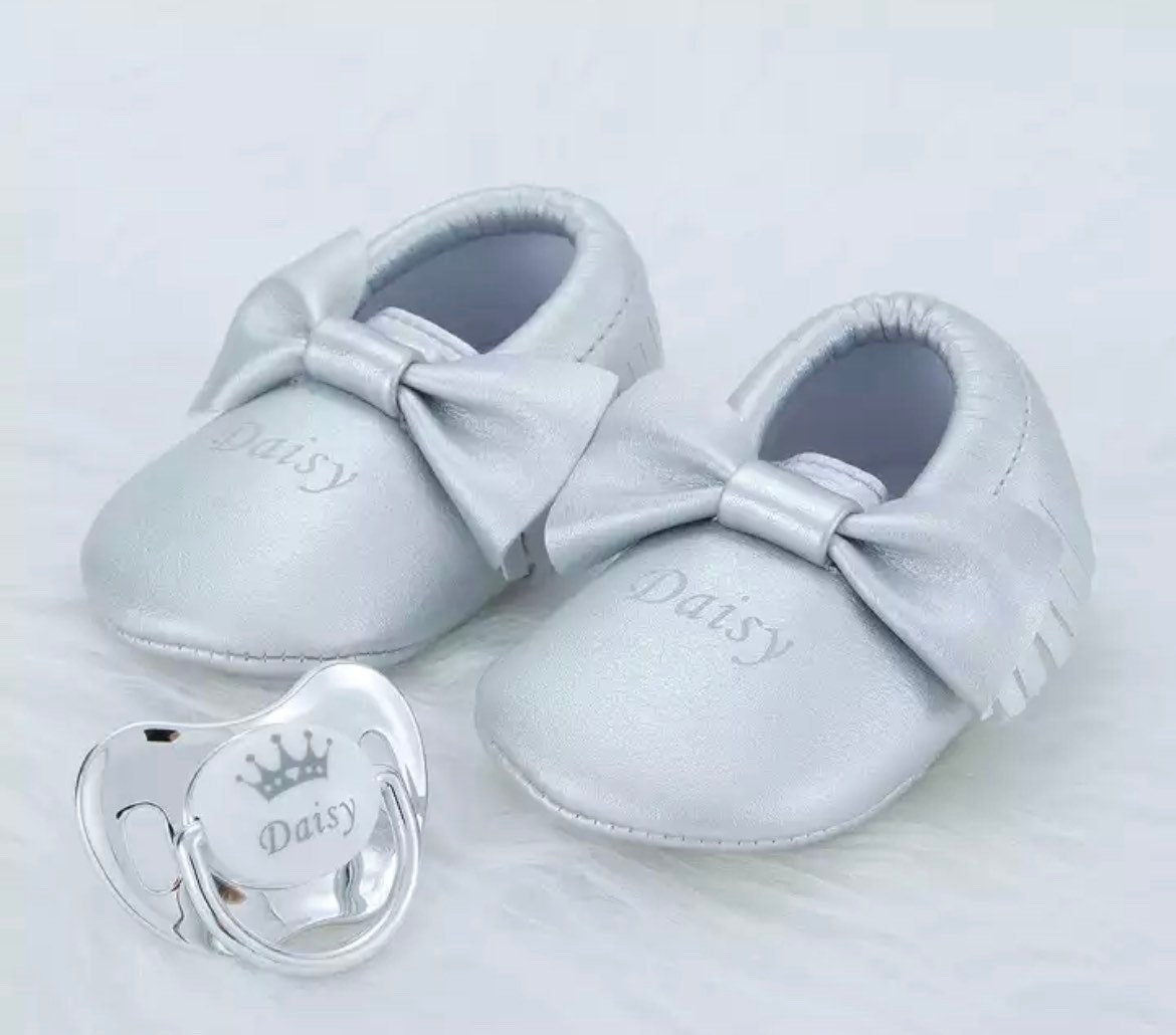 Newborn Baby Gift , Handmade Custom Pacifier, Personalised Baby Gift ,-
 CUSTOMIZATION - this is a handmade item, you can request any colour or name on shoes and pacifier.You can add any name on the pacifier and a name.Please write exac-Bijou Bubs