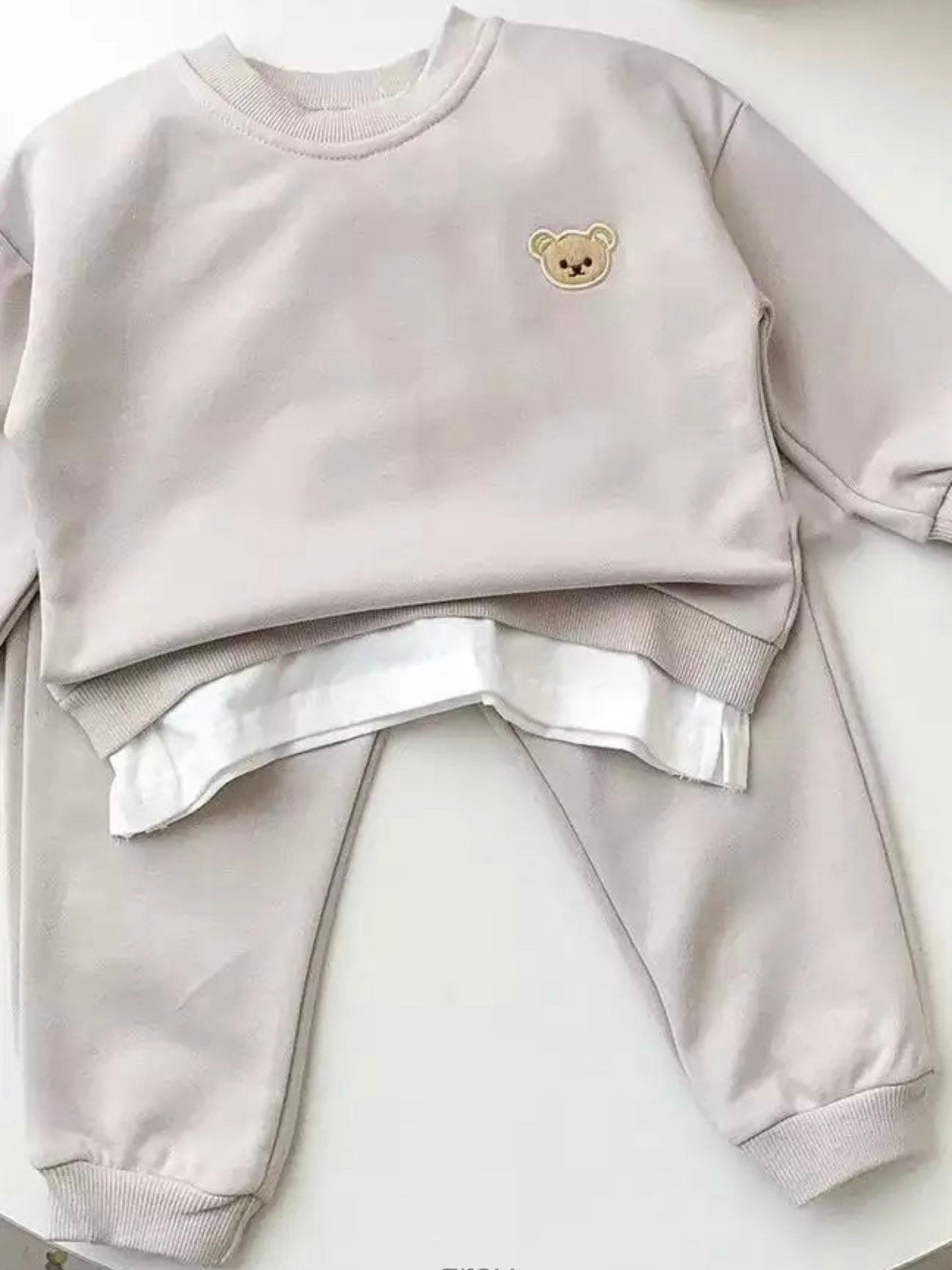 Teddy - Bear baby tracksuit set with Bear Detail-Teddy - Bear Baby / Toddler Tracksuit set with Fuzzy Bear Detail

This soft lightweight tracksuit with delicate embroidered Teddy Bear is comfortable and cute.Let yo-Bijou Bubs