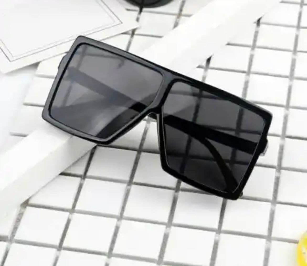 Square Fashion Sunglasses - Black.
